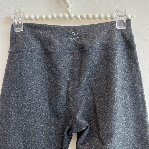 Beyond Yoga Women’s Heathered Grey Ruched Leggings Crop Mid-Rise Small - Picture 5 of 7